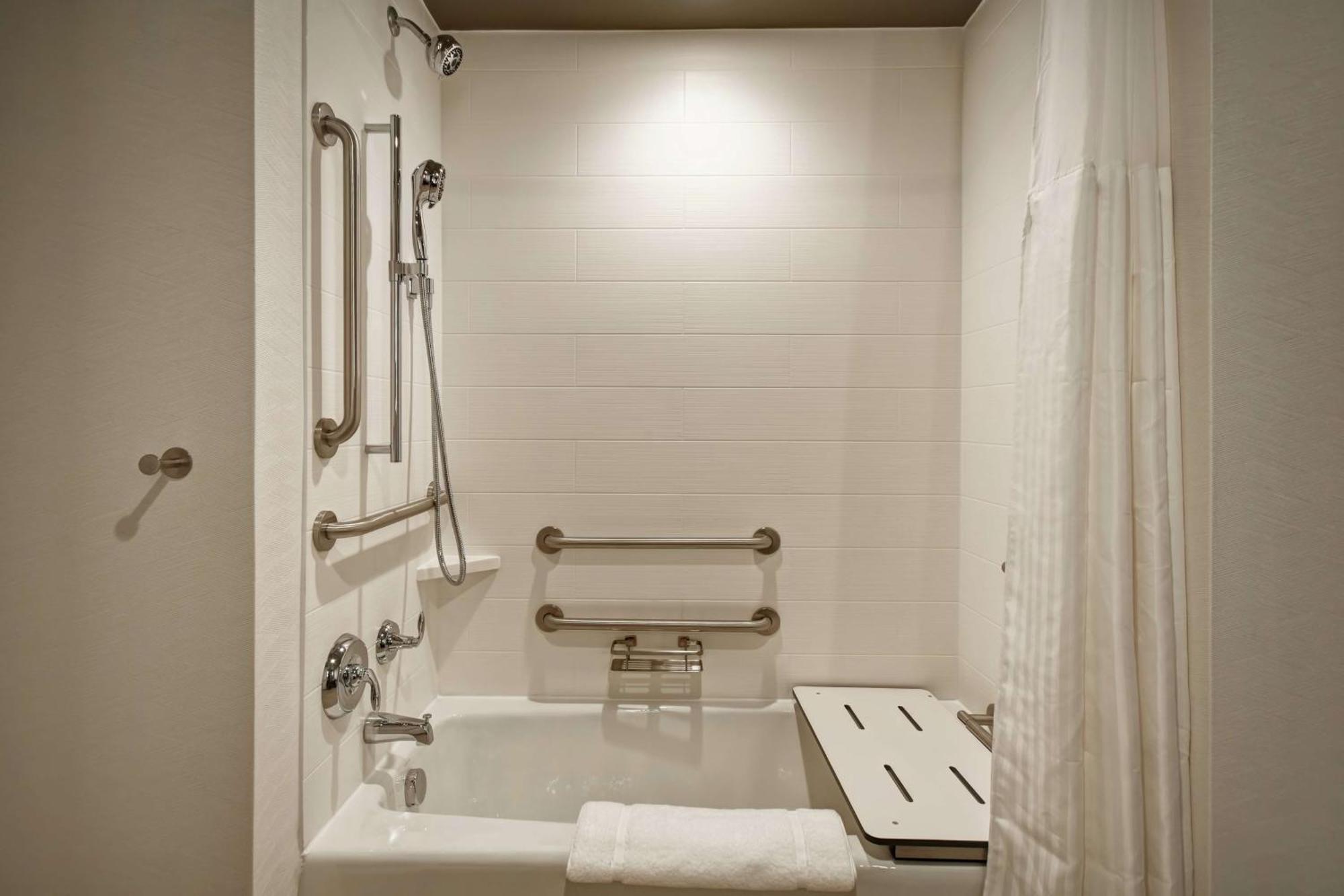 Hilton Garden Inn Lansing West Εξωτερικό φωτογραφία