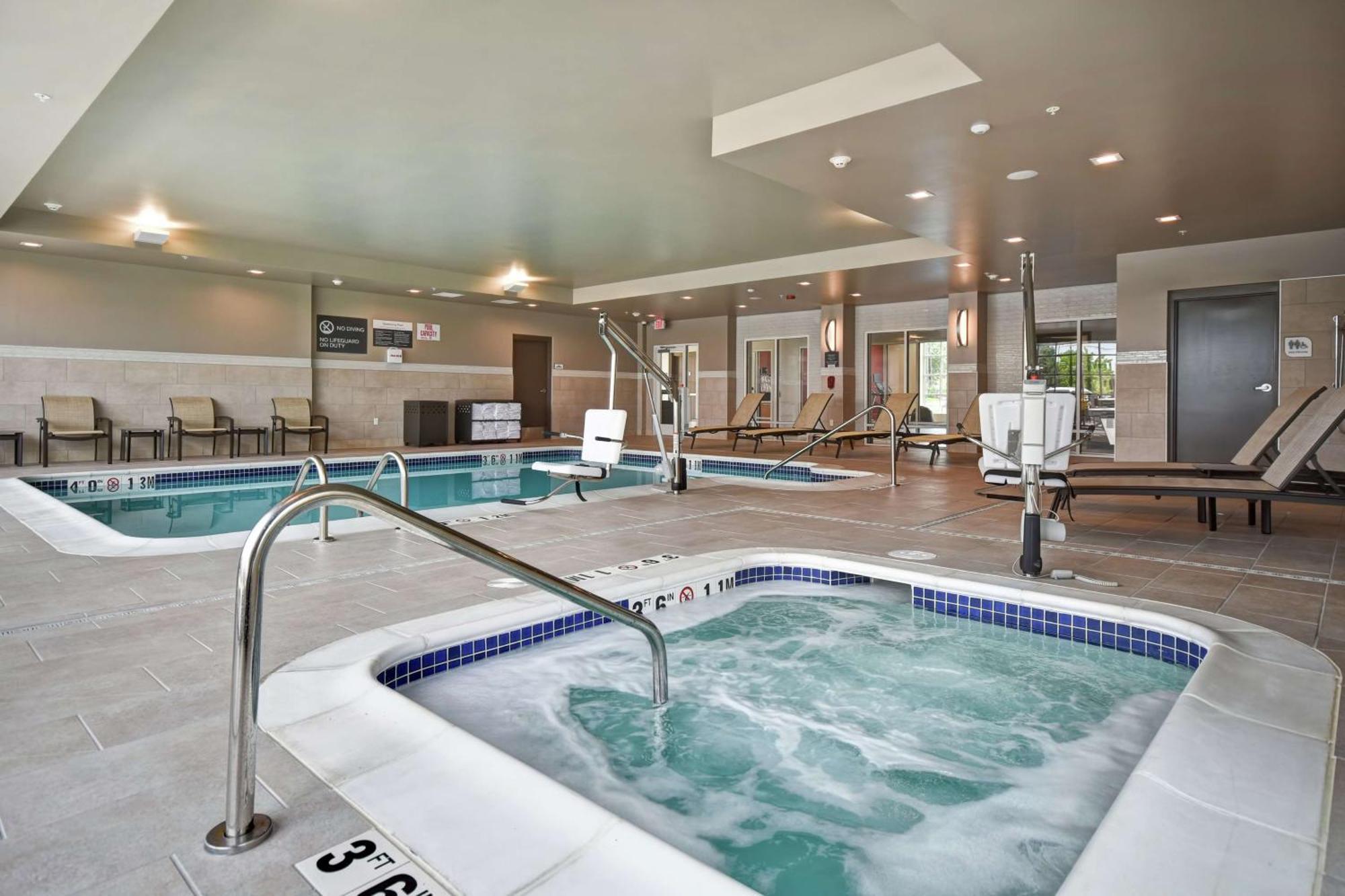 Hilton Garden Inn Lansing West Εξωτερικό φωτογραφία